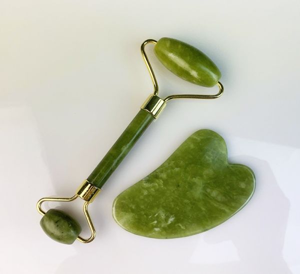 Rouleau de massage en jade avec pierre Gua Sha massage facial